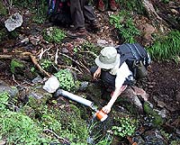 この周辺で唯一の水場